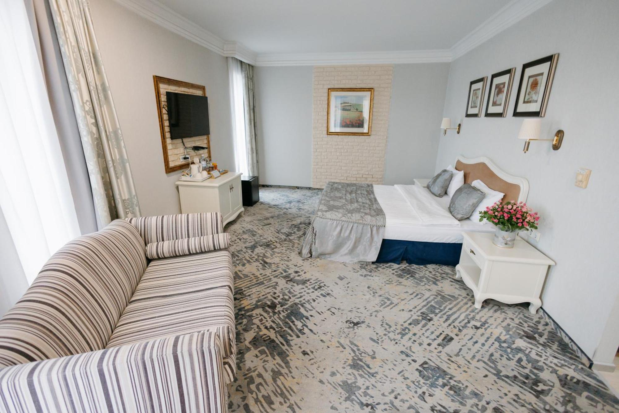 Hotel Kazzhol 4*